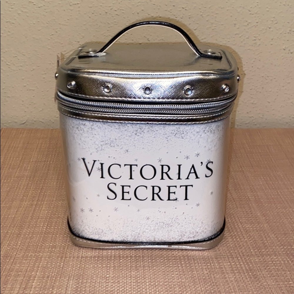 SOLD☀️Victoria’s Secret Makeup Bag